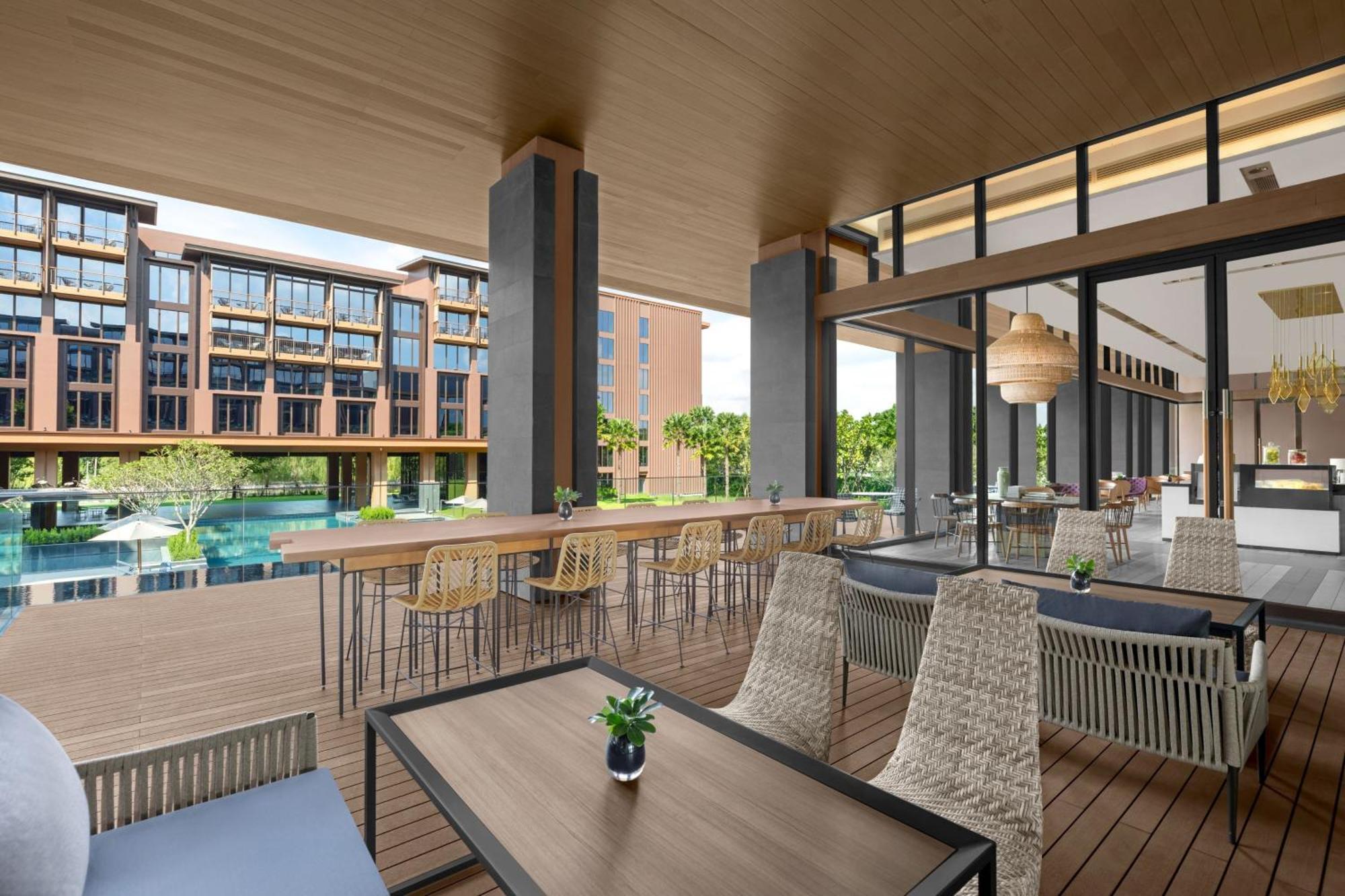 Courtyard By Marriott Bangkok Suvarnabhumi Airport Esterno foto