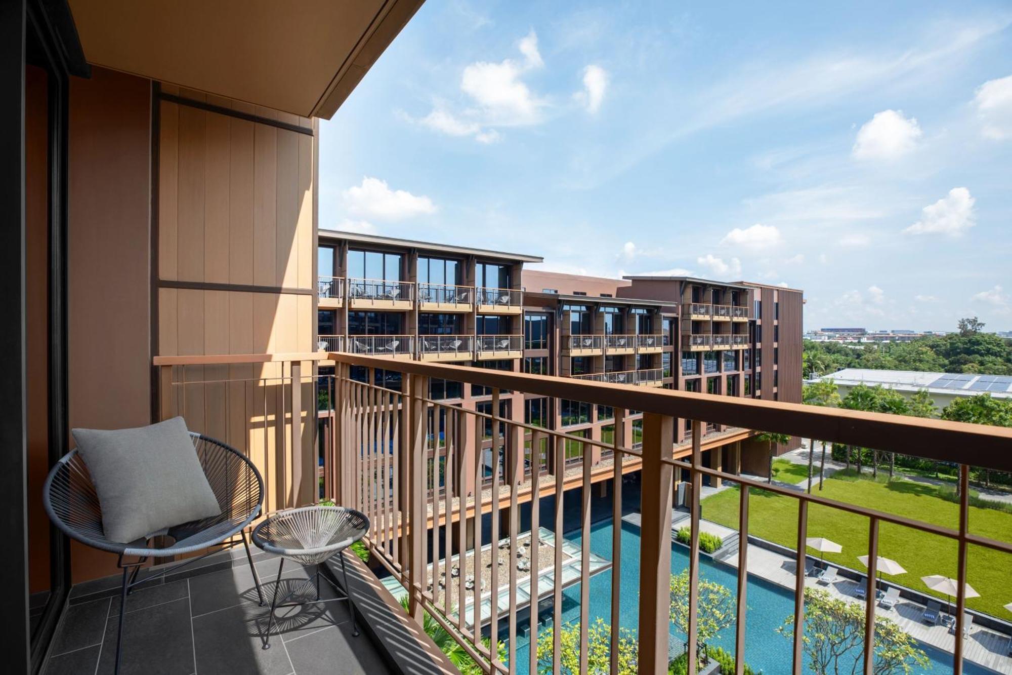 Courtyard By Marriott Bangkok Suvarnabhumi Airport Esterno foto