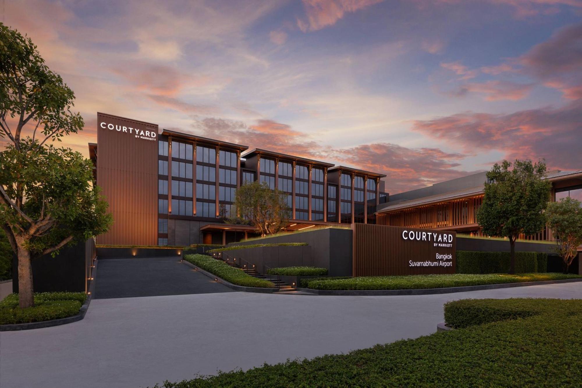 Courtyard By Marriott Bangkok Suvarnabhumi Airport Esterno foto