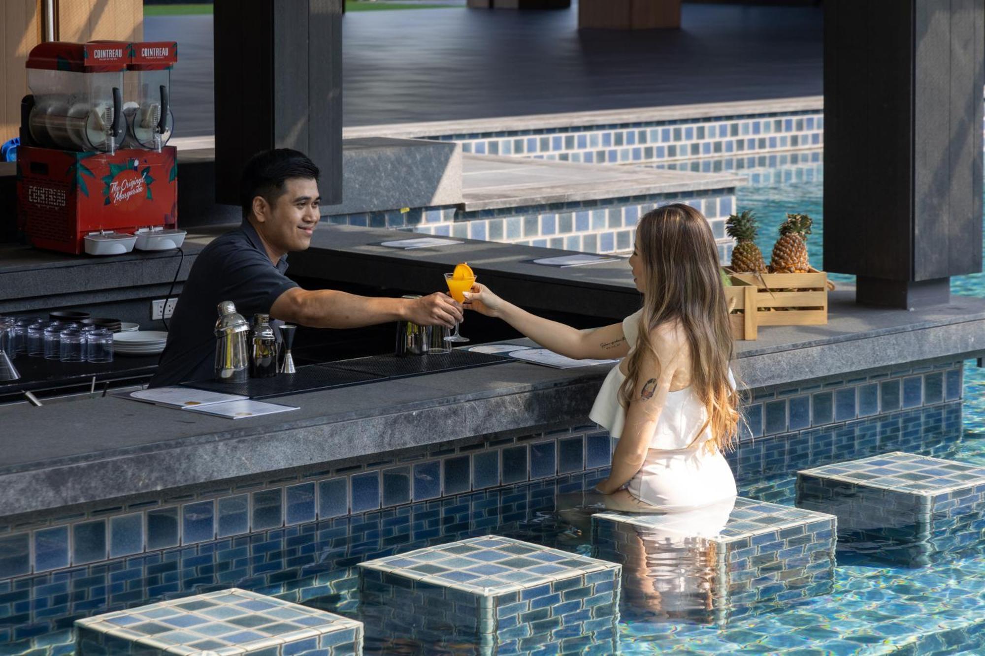 Courtyard By Marriott Bangkok Suvarnabhumi Airport Esterno foto