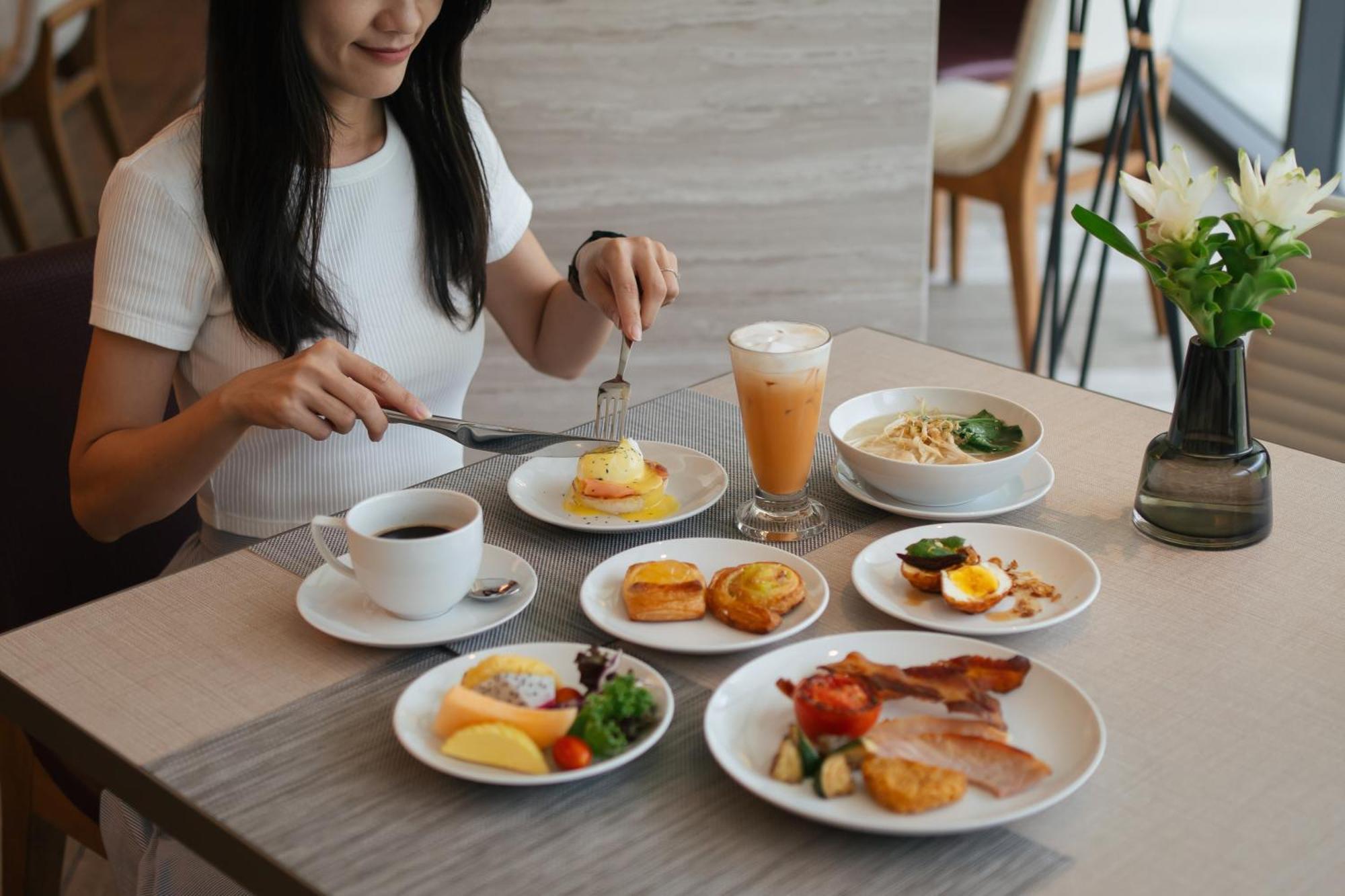 Courtyard By Marriott Bangkok Suvarnabhumi Airport Esterno foto