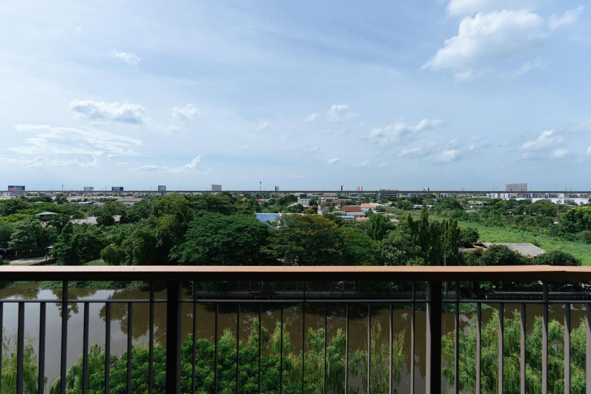 Courtyard By Marriott Bangkok Suvarnabhumi Airport Esterno foto