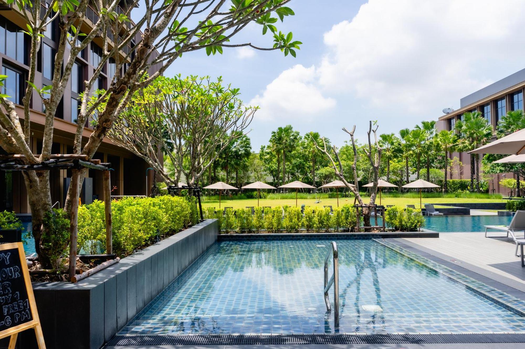 Courtyard By Marriott Bangkok Suvarnabhumi Airport Esterno foto