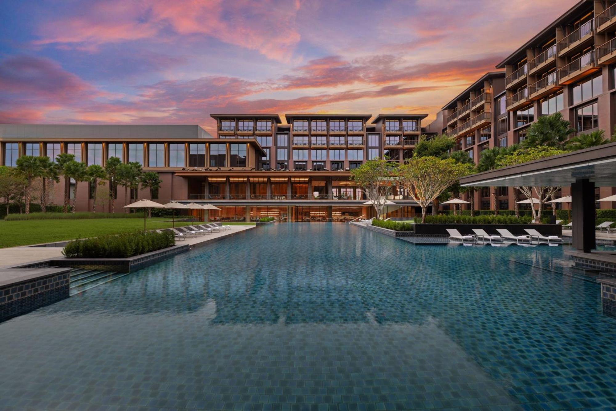 Courtyard By Marriott Bangkok Suvarnabhumi Airport Esterno foto