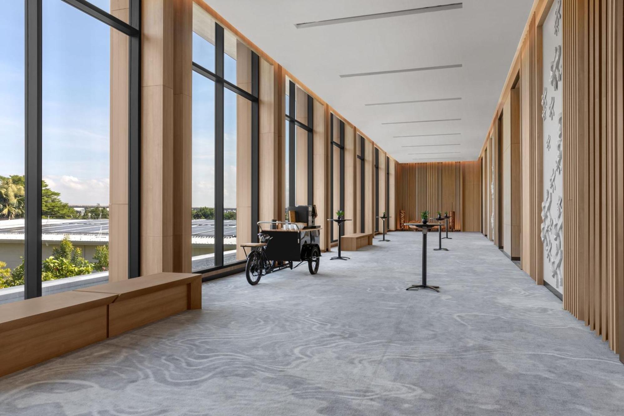 Courtyard By Marriott Bangkok Suvarnabhumi Airport Esterno foto